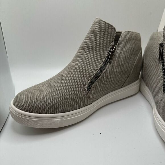 CUSHIONAIRE Women's Hart Hidden Wedge Sneaker 8.5 GRAY - Picture 7 of 7